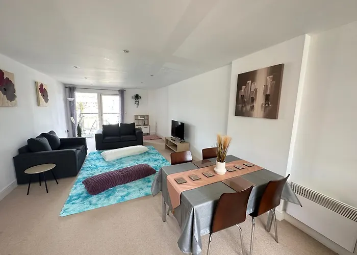 Water Front Apt Walk To The Beach & City Centre