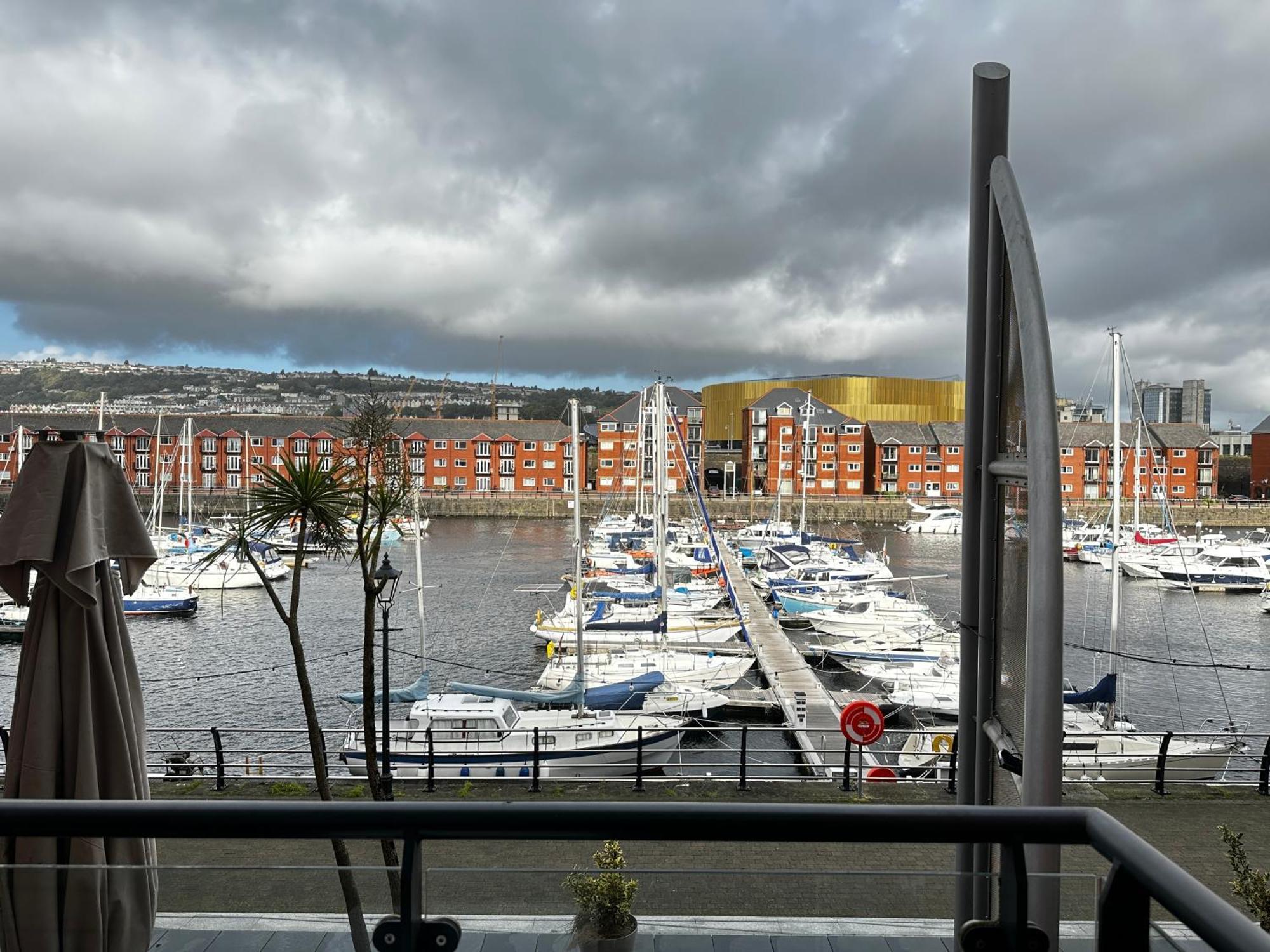 Water Front Walk To The & Centre