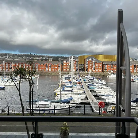 Water Front Apt Walk To The Beach & City Centre Swansea Exterior foto