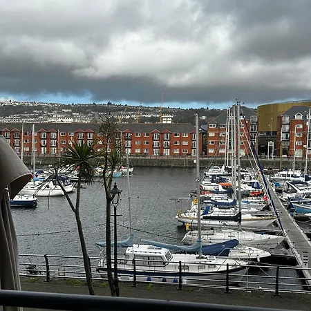 Water Front Apt Walk To The Beach & City Centre Swansea Exterior foto