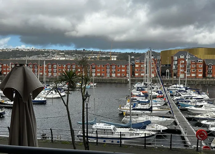 Water Front Apt Walk To The Beach & City Centre